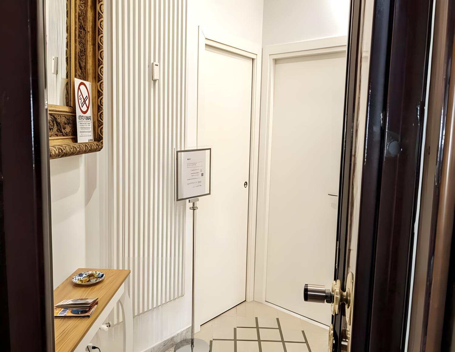 Casa Remo - 2 Tram Stops From Old Town Apartment Rom